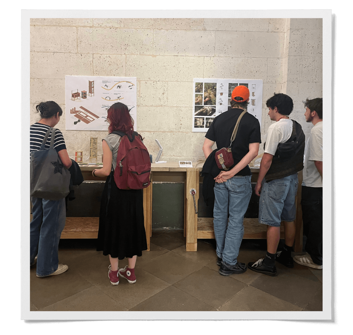 Photo de l'exposition étudiante du Lycée Magendie DN MADe et des maquettes de l'école LISAA.